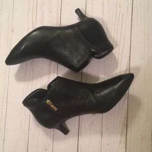Rockport kitten heel black booties size 6.5
